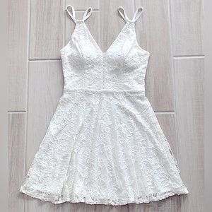 Casual cream colored dress. Size: M